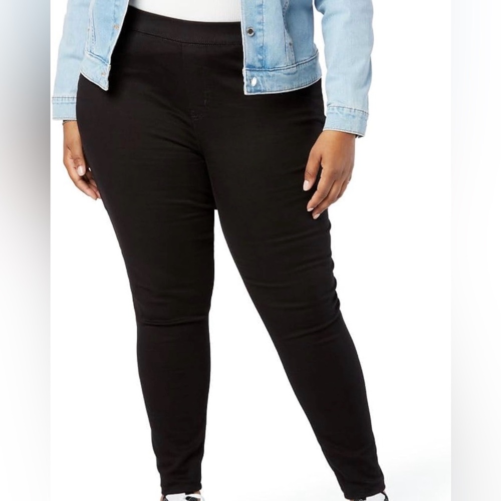 Signature by Levi Strauss & Co. Women's Shaping Pull-On Skinny Jeans, Black, 10S